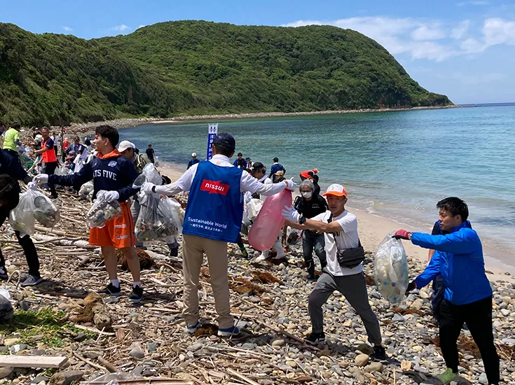 [Picture] Simultaneous cleanup of coastal drift marine debris along the Japan-Korea Strait coastline